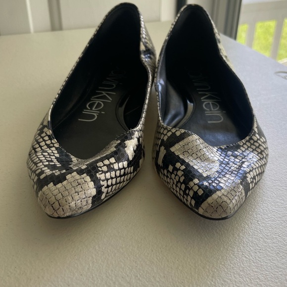Calvin Klein black white reptile point toe flats - Picture 7 of 8